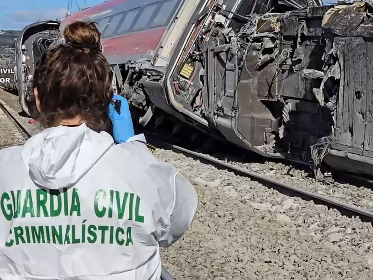 Correos internos revelan que Adif quitó un carril de Adamuz sin avisar a la jueza porque no aparecía en las facturas