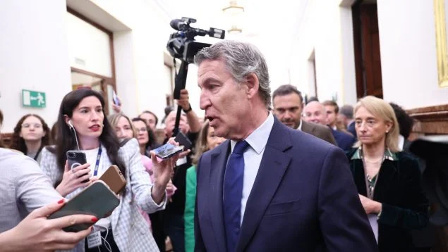 🚨 FEIJÓO ESTALLA: “Regularizar a personas con antecedentes es un operativo que no hace ningún país”